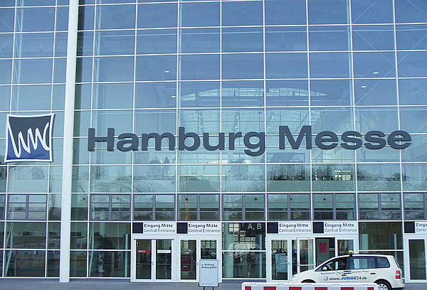 Fassadenbeschriftung Messe Hamburg