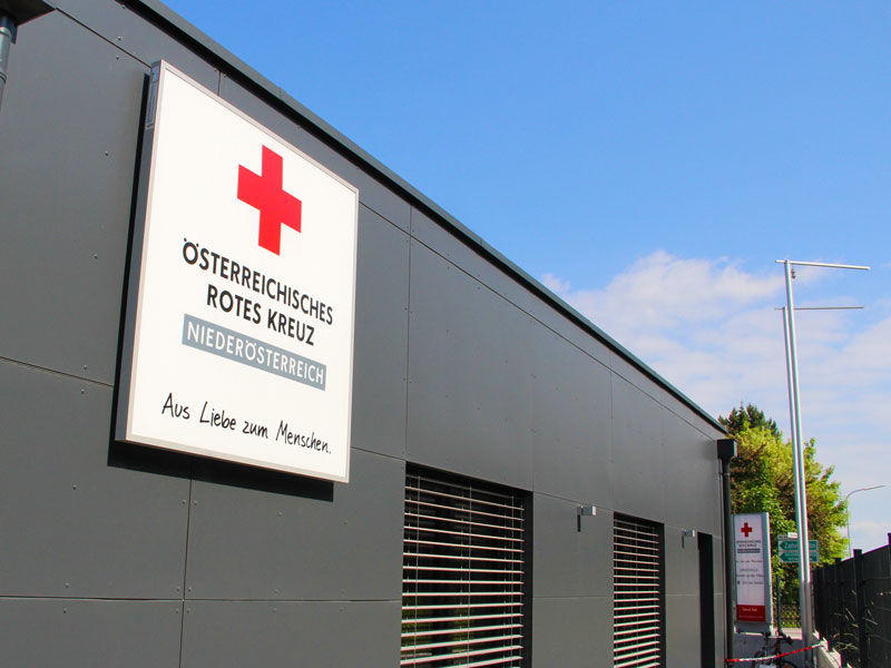 Fassadenschild Österreichisches Rotes Kreuz